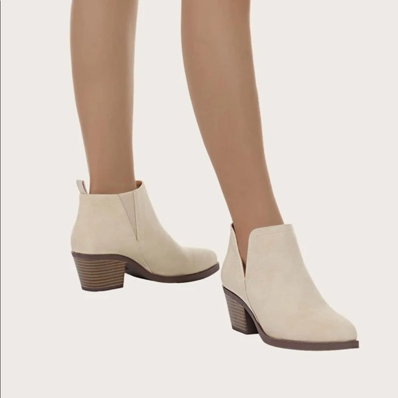 pointed toed chunky heeled booties - Picture 3 of 4